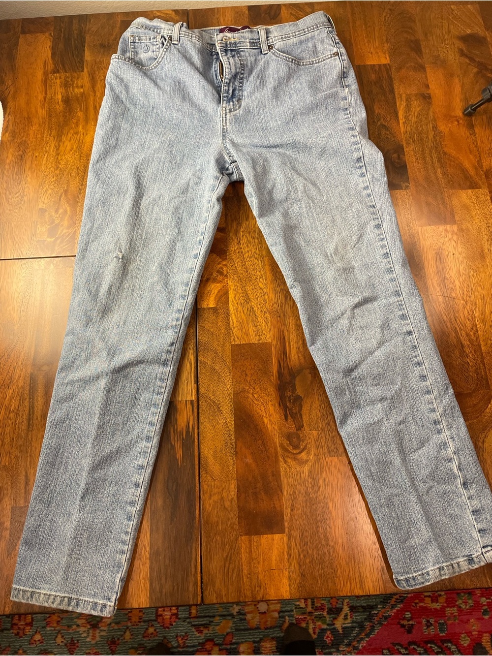 Gloria Vanderbilt Straight-Leg Jeans in Light Wash Blue
